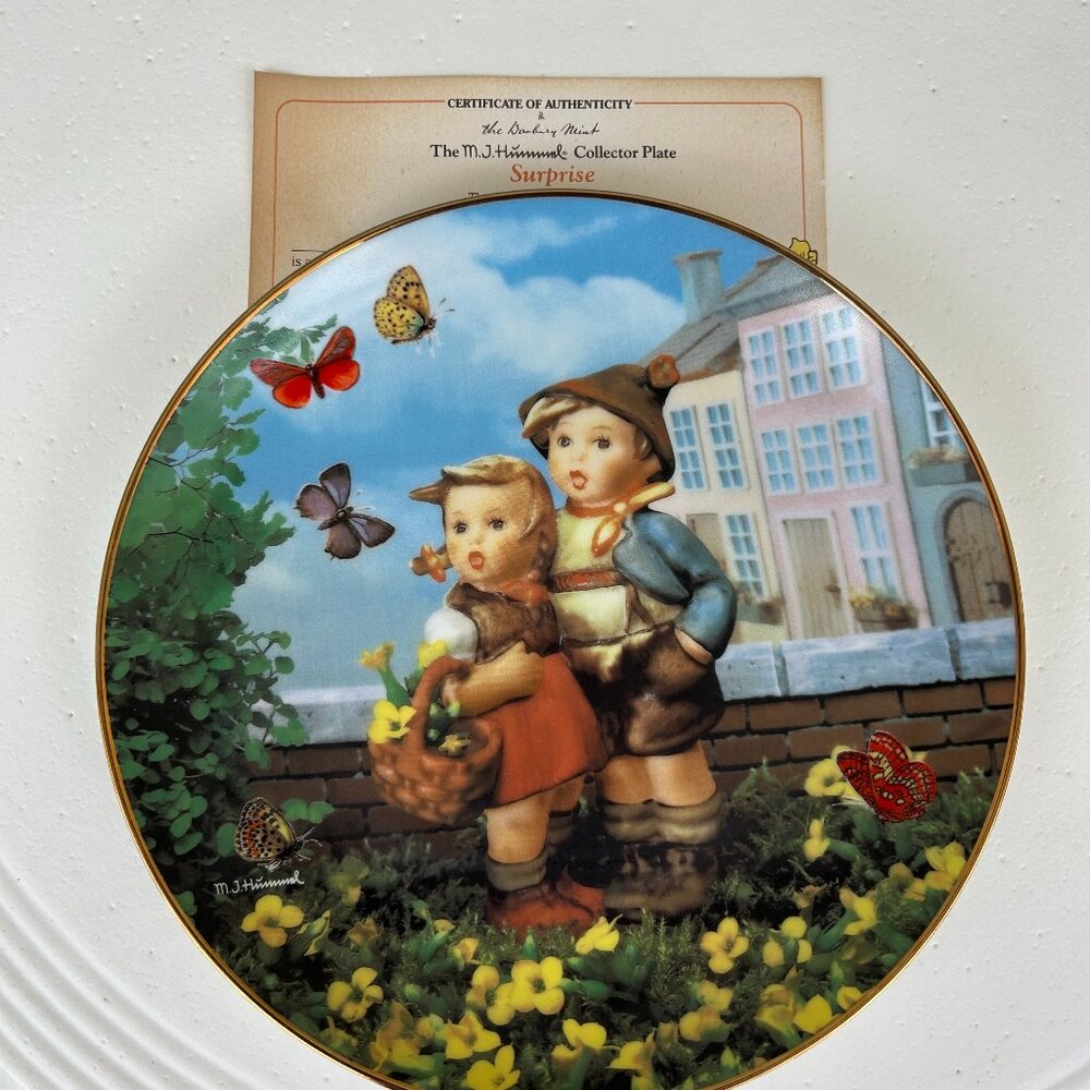 Hummel plate "Surprise" with the certificate of authenticity.